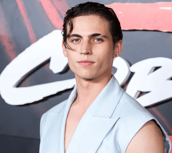 qual a altura de Tanner Buchanan