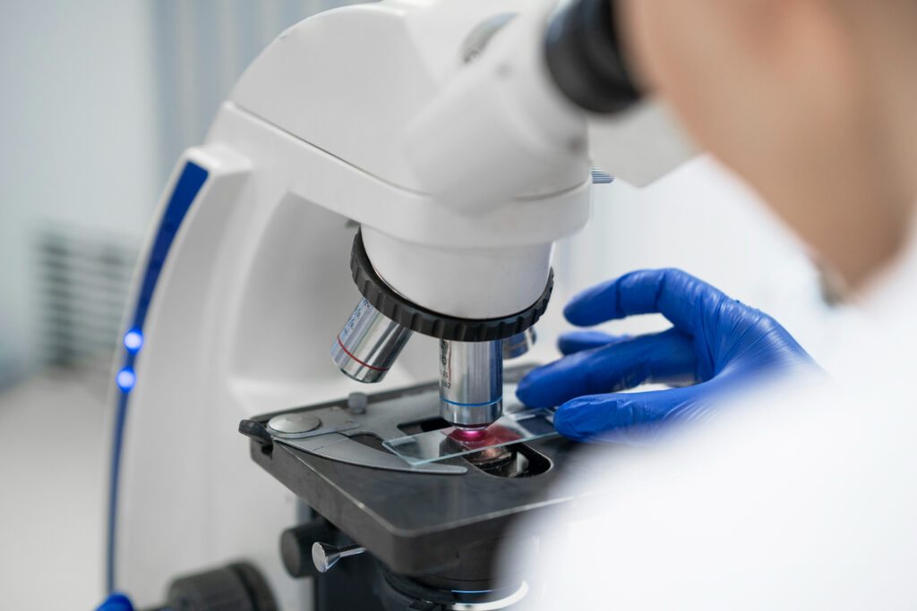 A importância de investir em equipamentos de qualidade para o laboratório