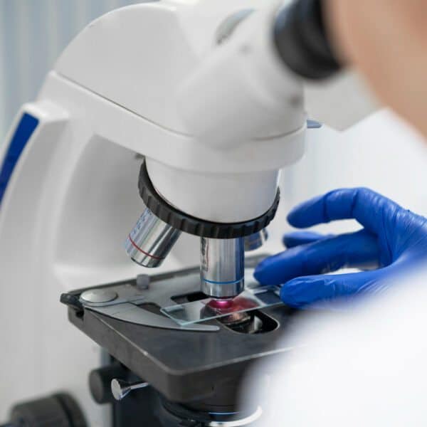 A importância de investir em equipamentos de qualidade para o laboratório