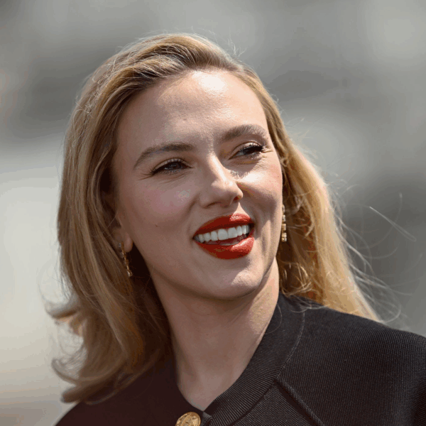 Qual a altura de Scarlett Johansson? Tudo sobre sua estatura e carreira