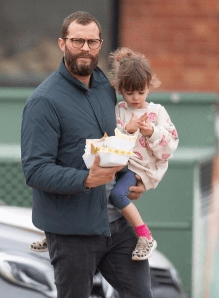 Quem é Alberta Dornan? Detalhes Sobre a Filha de Jamie Dornan