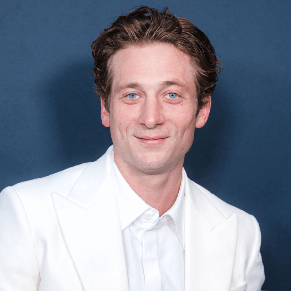 Qual a altura de Jeremy Allen White? Medidas, Comparativos e Curiosidades