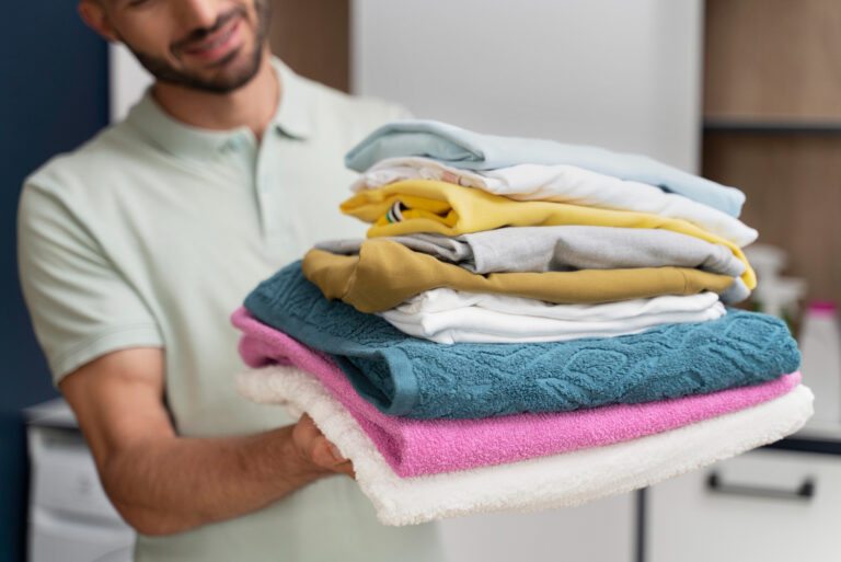 Como o controle de temperatura otimiza a higienização das roupas?