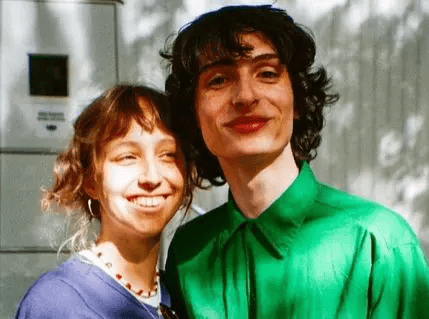 Quem é a namorada de Finn Wolfhard? Saiba tudo em 2025